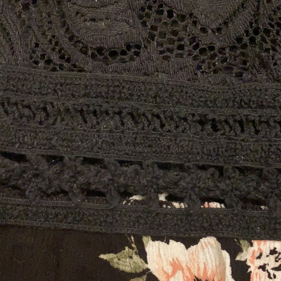 Woman’s or Teens Floral Shorts Jumper - Picture 7 of 7